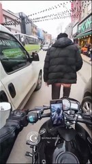 Trafikte gerilim yükseldi! Motorcu ile sürücü arasında şok kavga