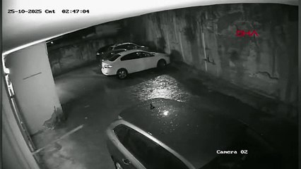 Maltepe'de istinat duvarı park halindeki 3 aracın üzerine çöktü