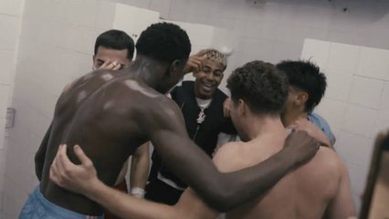 Lamine invita a todo su equipo a salir de fiesta