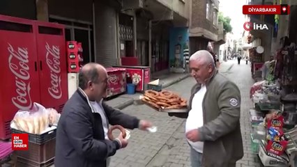 Diyarbakır'da 20 yıl simit sattı, 49 yaşında atanınca annesi inanmadı