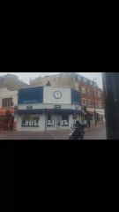 What used to be a Carphone Warehouse in Clapham Junction - The Dexters in Northcote Road was once Carphone Warehouse before Currys phased them out in 2021 and while filming this earlier today, I saw the Nando's that I first went there back in 2003.