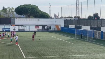 Deve calciare il rigore, ma... l’arbitro fischia la fine: scatta la polemica