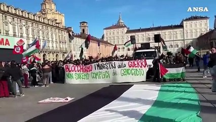A Torino la protesta pro Pal: "Blocchiamo i ministri della guerra"