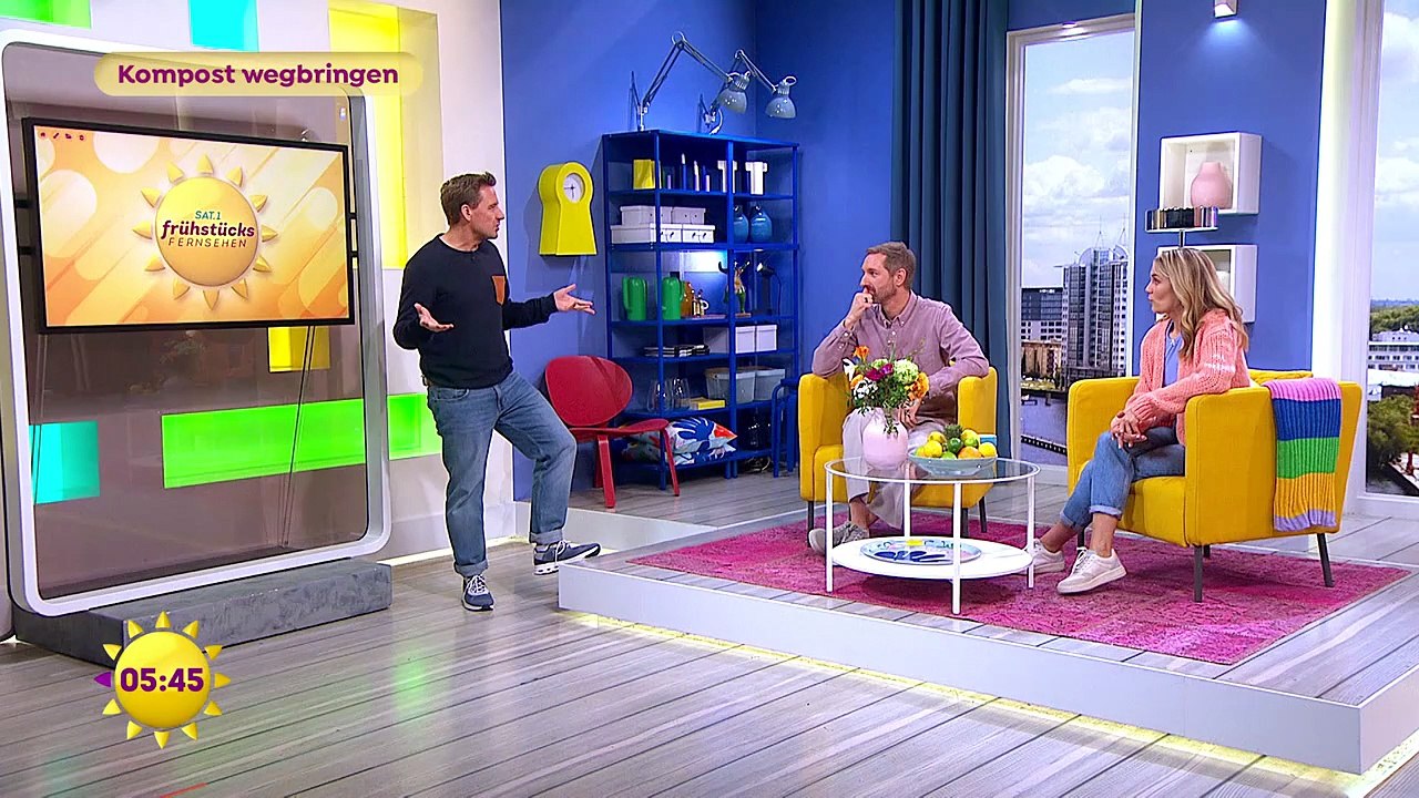 Alina Merkau sexy SAT.1 - Frühstücksfernsehen   (4)