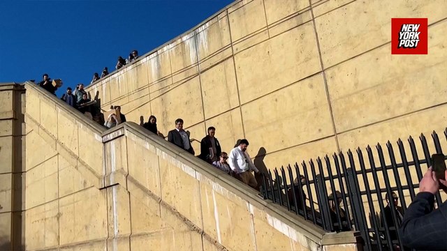 Dozens of reporters exit Pentagon after news outlets reject new press policy