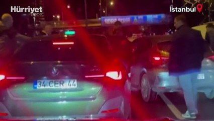 Bakırköy’de bir maganda trafikte tartıştığı kadın sürücüyü darp etti!