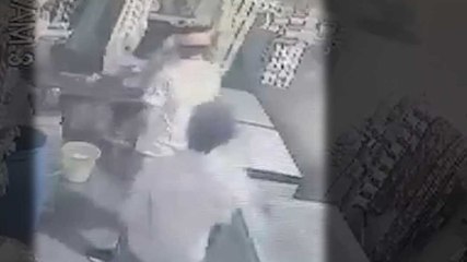 बांदा में पार्षद की दबंगई, दुकानदार को पीटा