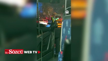 İETT şoförünün ayağını dışarı çıkararak araç kullanması kamerada