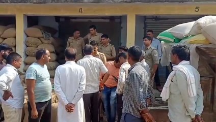 बरेली में धान खरीद धांधली में किसानों का हंगामा