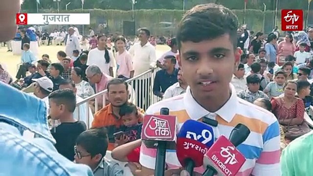 एयरफोर्स की सूर्य किरण एयरोबैटिक टीम का शानदार प्रदर्शन, एक साथ नौ हॉक एमके-132 जेट विमानों ने दिखाए करतब