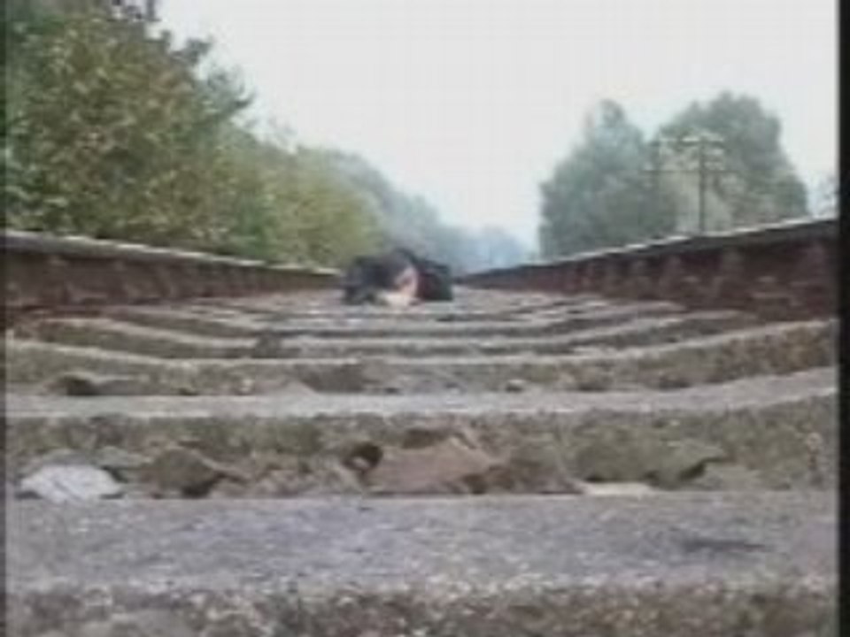 Homme sous train