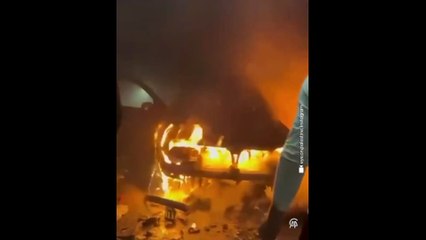 Filistin topraklarını gasbeden İsrailliler Batı Şeria'da Filistinlilerin araçlarını yaktı