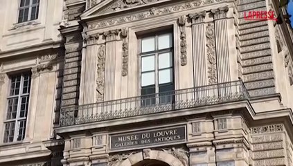 Furto al Louvre, la finestra dalla quale sono entrati i ladri ? meta dei curiosi: le immagini