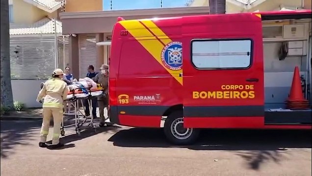 Homem sofre queda de 5 metros ao trocar telhas em telhado na Rua Artur Nisio
