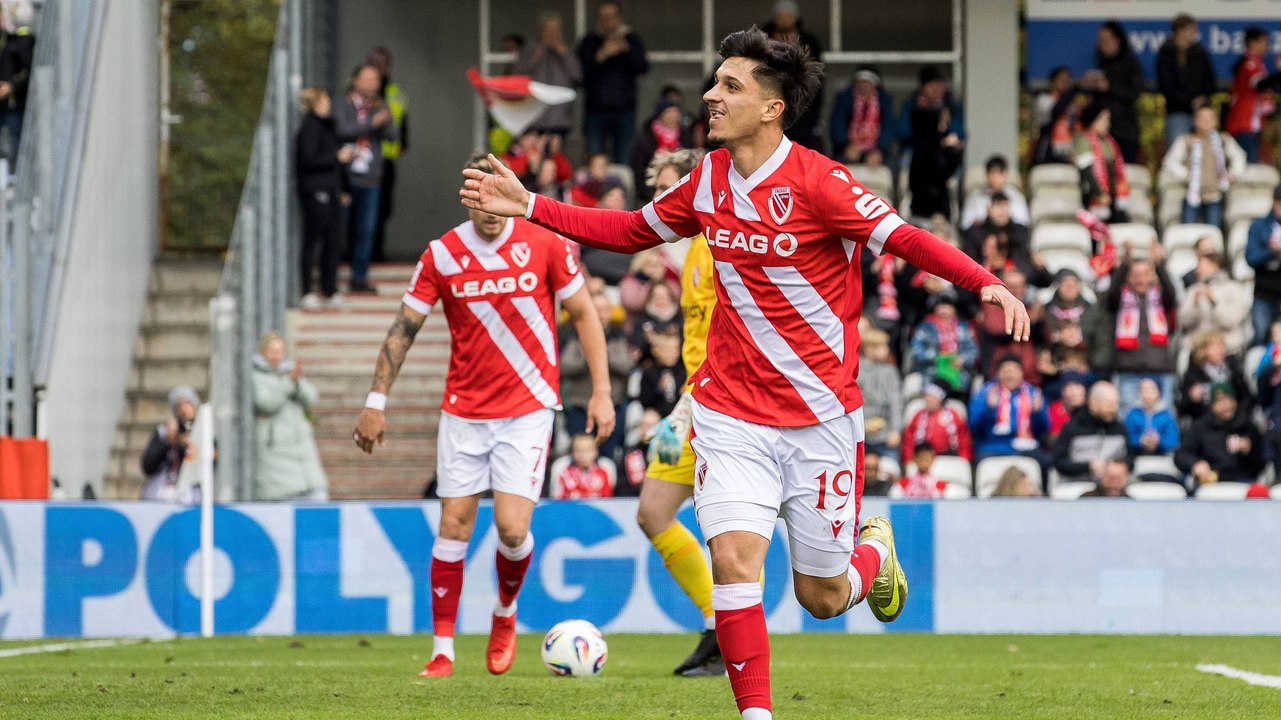 Wildes 4:3: Cottbus verteilt Geschenk und gewinnt trotzdem