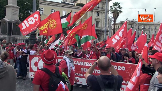 Democrazia al lavoro , la manifestazione della Cgil a Roma, la partenza del corteo
