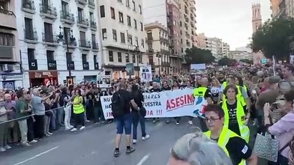 Aplaudiments al familiars de les víctimes