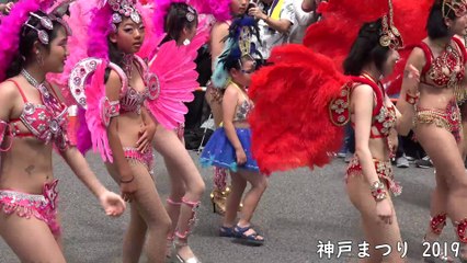 ハプニングも ピンクと黄の花の綺麗なダンサーが、笑顔でやさしくフォロー。 ほっこりしました。 サンバ神戸② まつり 2019 Escola De Samba KOBECCO