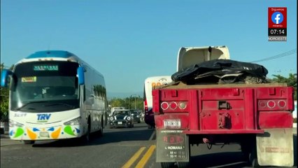 Cierran autopista Veracruz-Xalapa tras explosión de pipa y choque múltiple