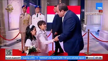 انت عارف أني بحبك أوي.. لما الأطفال طلبوا من الرئيس السيسي يتصوروا معاه شوفوا عمل إيه معاهم👇