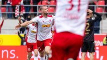 Ausgerutscht und trotzdem drin: Jahn jubelt in der 97. Minute