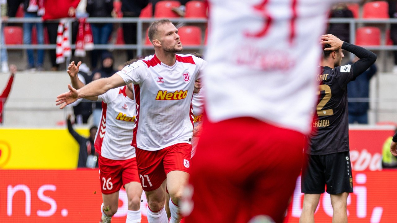 Ausgerutscht und trotzdem drin: Jahn jubelt in der 97. Minute