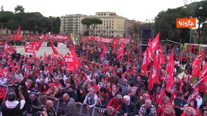 "Democrazia al lavoro", il corteo della Cgil a Roma, i manifestanti riempiono Piazza San Giovanni