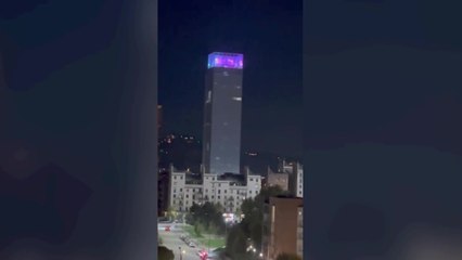 Torino, le prove del grattacielo illuminato
