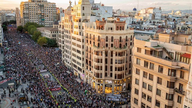 Multitudinaria manifestación en Valencia contra Mazón un año después de la dana