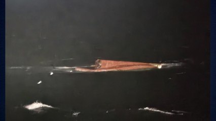 신안 흑산도 인근에서 어선 전복...8명 무사 구조 / YTN