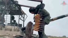 Russische Armee führt Übungen mit BMP-3-Kampffahrzeugen an der Dnipro-Front durch