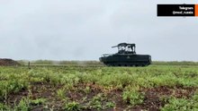 俄軍在第聶伯爾（Dnieper）前線進行 BMP-3 戰鬥車訓練