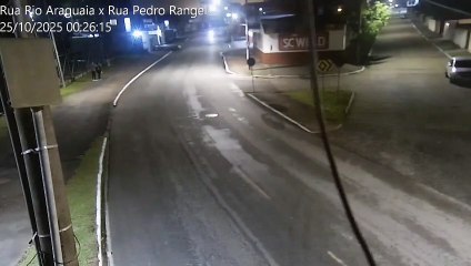 Câmera flagra acidente que matou dupla e arremessou mulher a 19 metros em Itajaí
