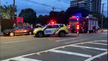 Capotamento com vítimas mobiliza várias equipes do Corpo de Bombeiros no Centro