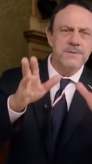 Maurizio Crozza imita matteo salvini