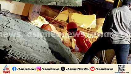 അടിമാലി മണ്ണിടിച്ചിൽ; ജെസിബി ഉപയോ​ഗിച്ച് സ്ലാബ് മാറ്റാൻ ശ്രമം, ദൗത്യം അതീവ ശ്രദ്ധയോടെ തുടരുന്നു