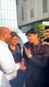 ‏پاکستان کا باشعوراور دلیر نوجوان جو وزیر تعلیم پنجاب کہ منہ پر کھڑا ہوکر کہہ رہا ہے کہ ووٹ صرف ایک ہی شخص کا ہے (عمران خان کا)