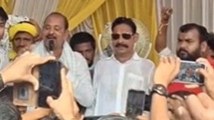 Watch: Stage collapses mid-speech during Bihar strongman Anant Singh's rally
