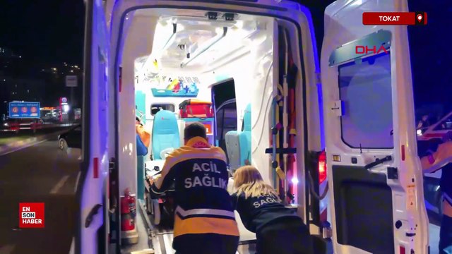 Tokat'ta ambulans ciple çarpıştı, 3 sağlık personeli yaralı