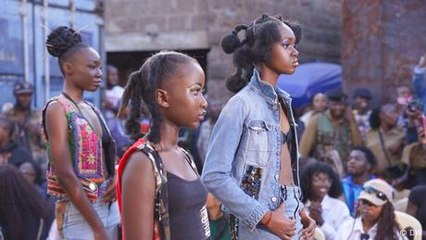 Wie Designer in Kenia alte Kleidung upcyceln