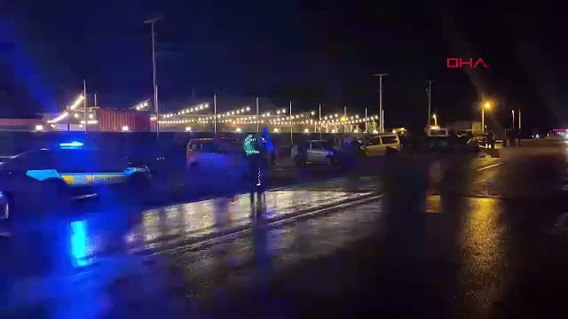 3 aracın karıştığı kazada ortalık savaş alanına döndü: Yaralılar var