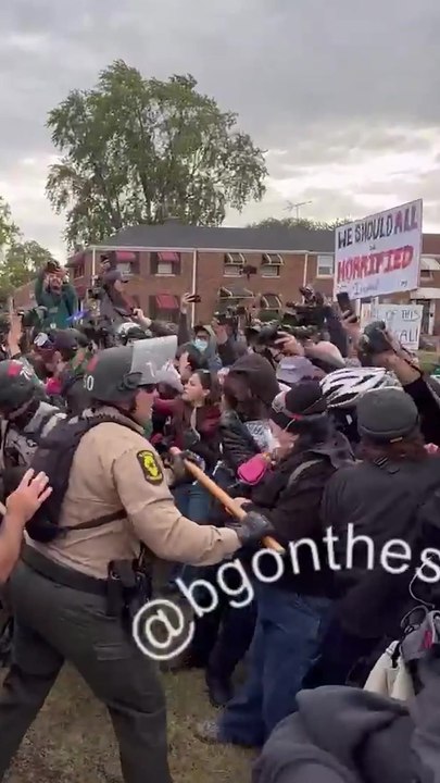 State police clash with protestors outside Broadview ICE detention facility