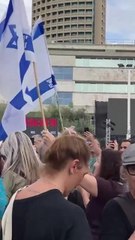 Crowds cheer and celebrate Gaza cease-fire deal in Tel Aviv