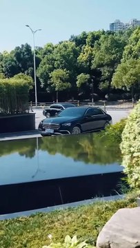 On the day of the engagement party, her fiancé deliberately absented himself with a green tea girl. She decisively replaced him on the spot. She thought it was just a temporary solution, but she didn't expect that she would become his secret love. During