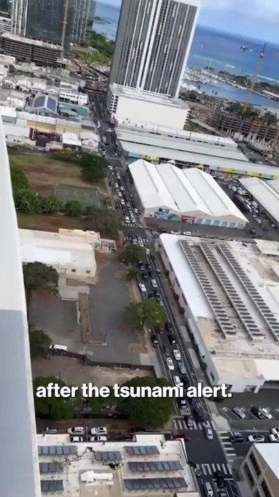 Gridlock hits Honolulu amidst tsunami warning