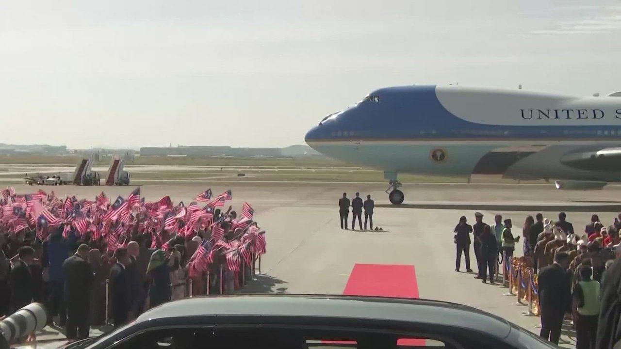 ASÍ LLEGÓ TRUMP a MALASIA: un RECIBIMIENTO ÉPIC...