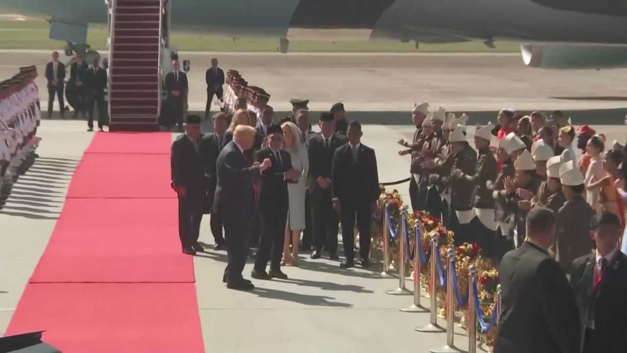 Trump’s Viral Dance in Malaysia Sparks Split: “Cringe” or “Aura”?