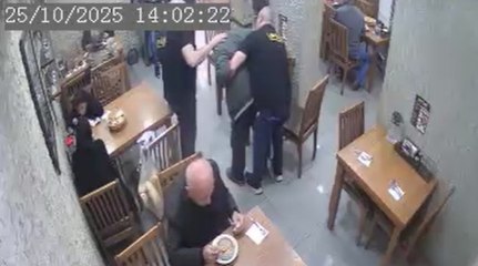 Lokantada müşteriyi, Heimlich manevrasıyla kurtardı