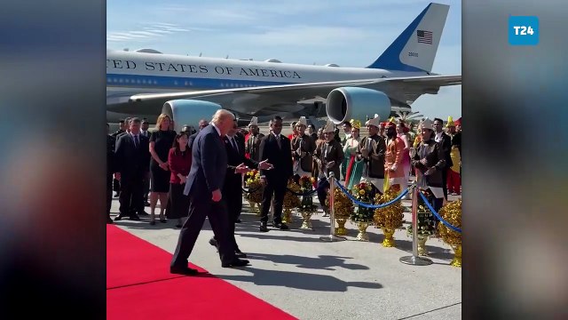 ABD Başkanı Trump, Malezya ziyareti sırasında Başbakan Anwar İbrahim ile dans ederken görüntülendi