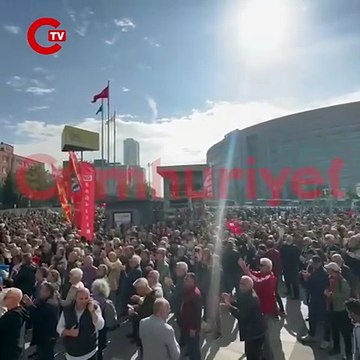 Cumhurbaşkanı İmamoğlu sloganları atılıyor